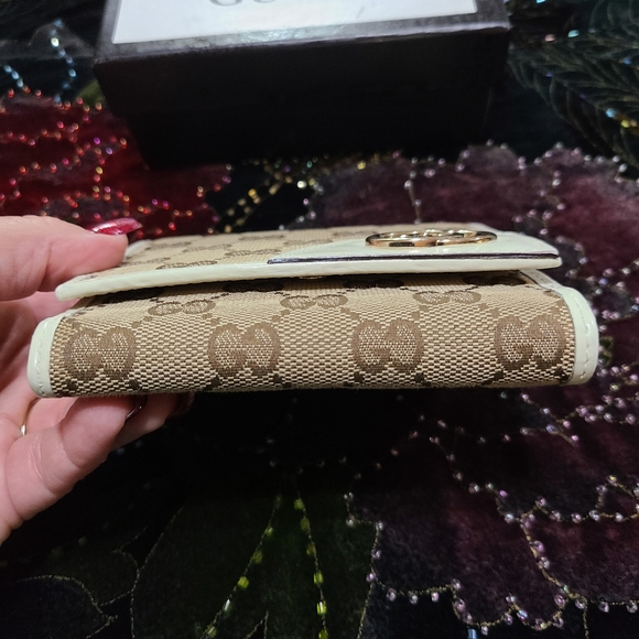 EUC Gucci Wallet - Picture 3 of 15